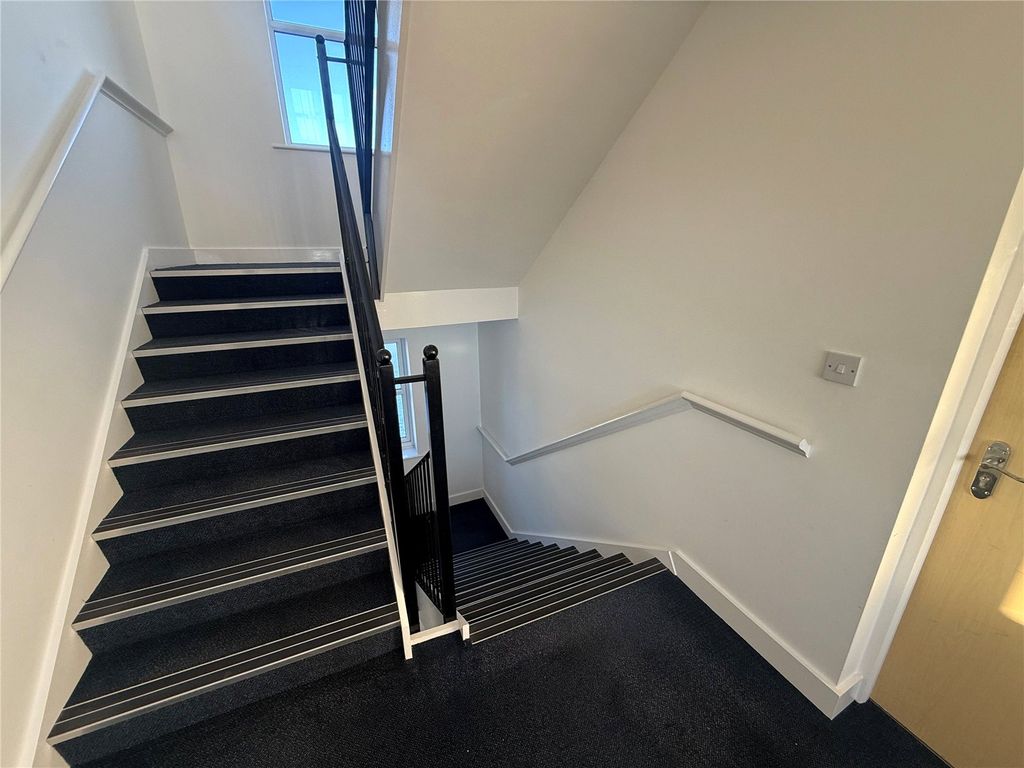 Property photo 2 of 8 Picture No. 18