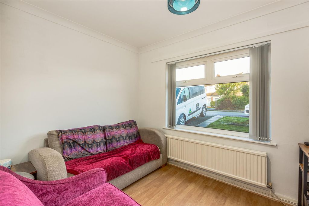 Property photo 3 of 28