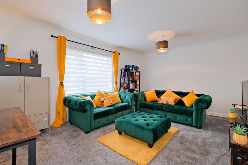 Property photo 2 of 21 Lounge