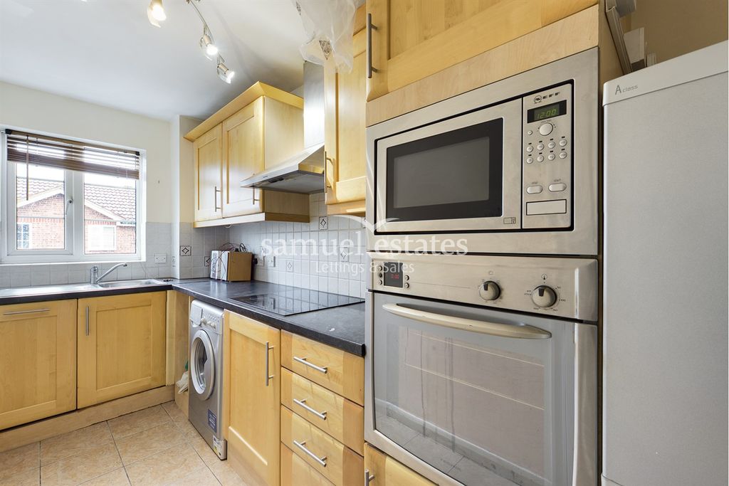 Property photo 1 of 8 Kitchen