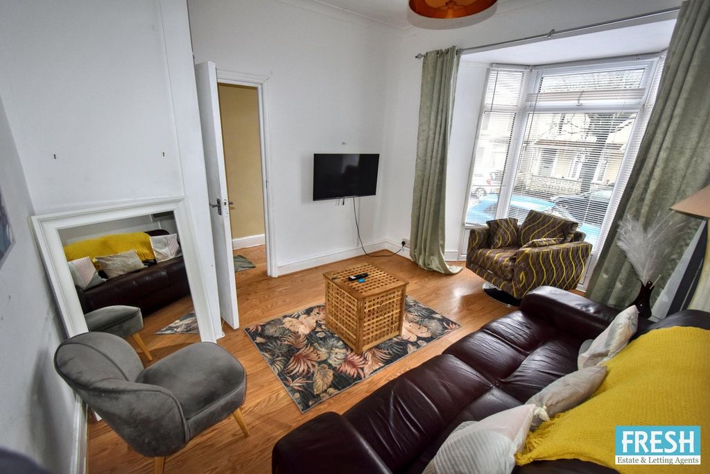 Property photo 2 of 28