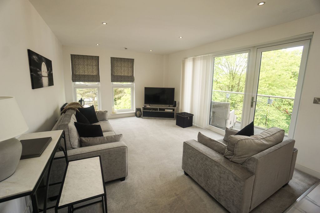 Property photo 3 of 16 Photo 24