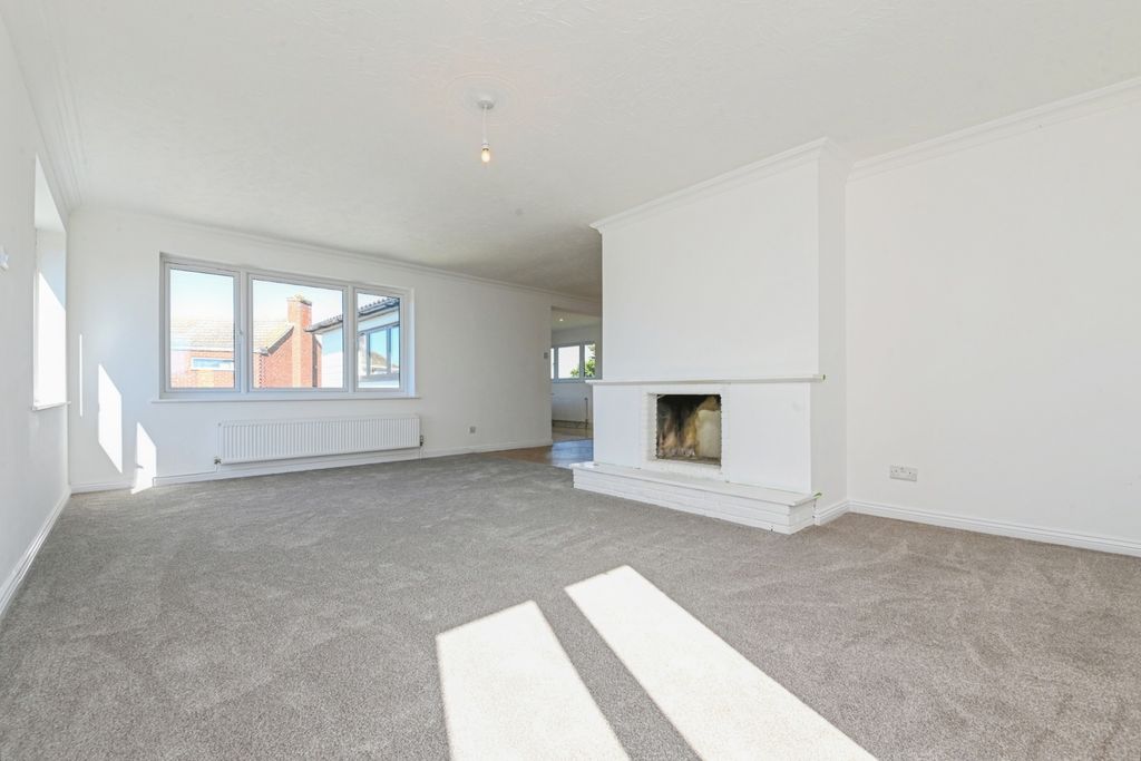Property photo 3 of 30 Living Room