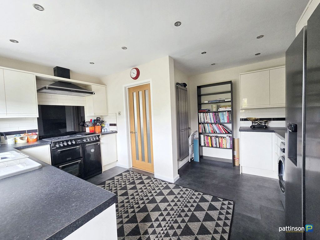 Property photo 2 of 25