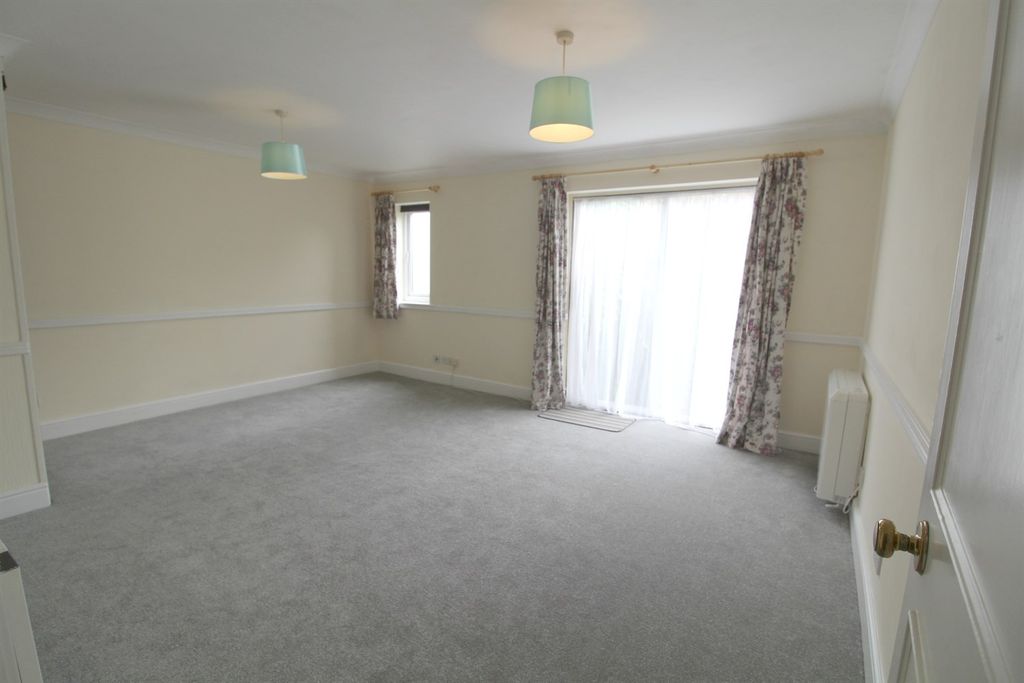 Property photo 3 of 5 Studio Room