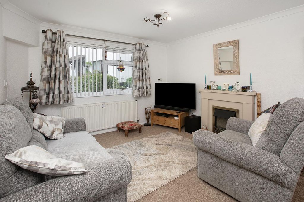 Property photo 3 of 15 Lounge