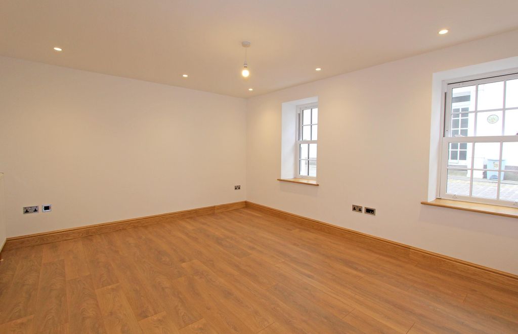 Property photo 3 of 27