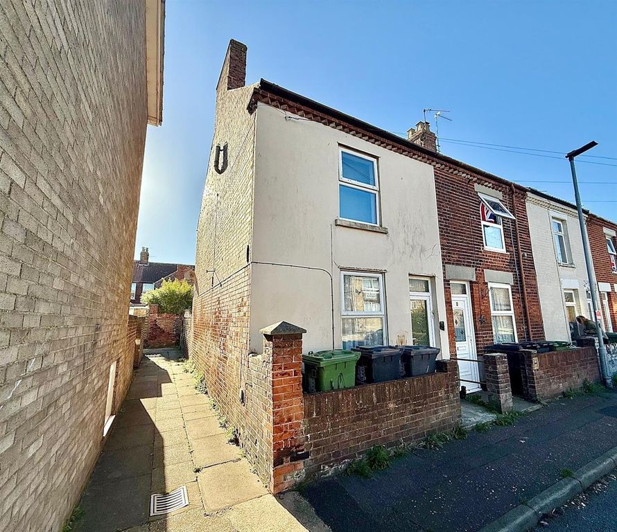 Property photo 1 of 7 Front