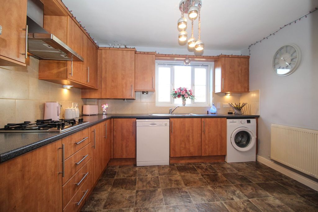 Property photo 2 of 17 Kitchen