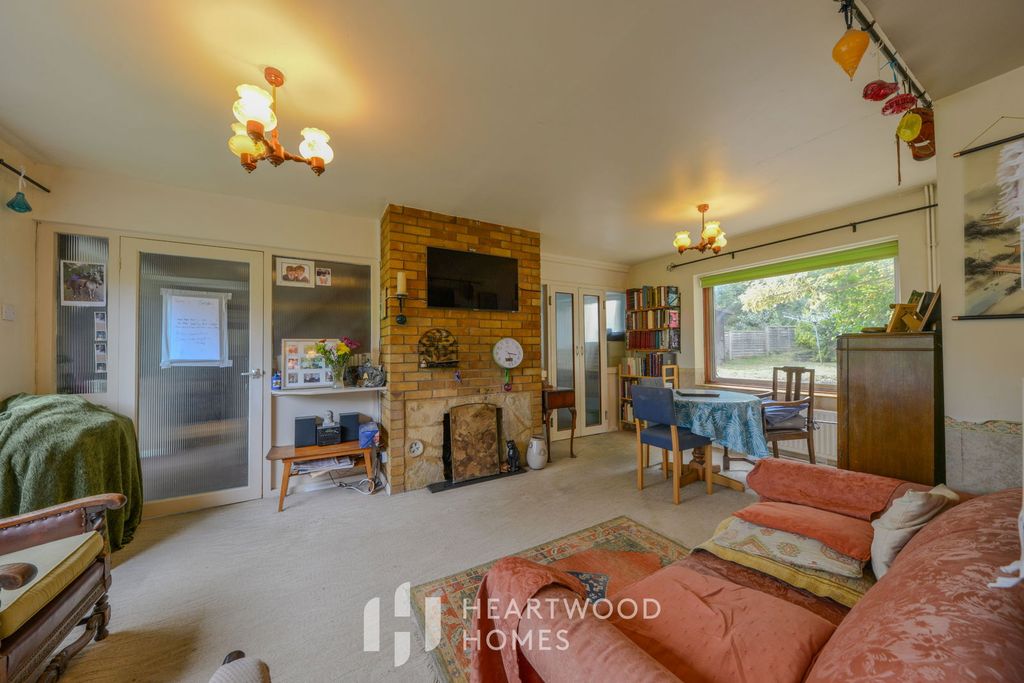 Property photo 2 of 27