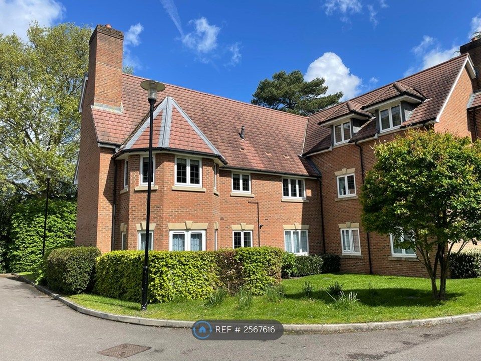 Property photo 1 of 35 Glade Mews, Guildford.