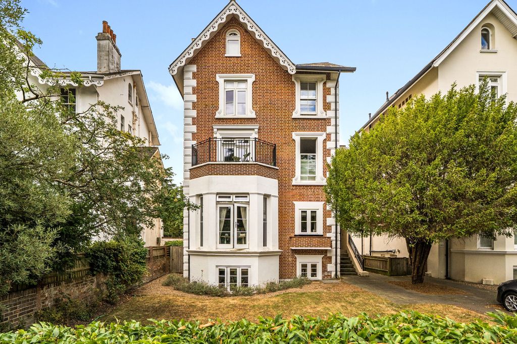 Property photo 1 of 11
