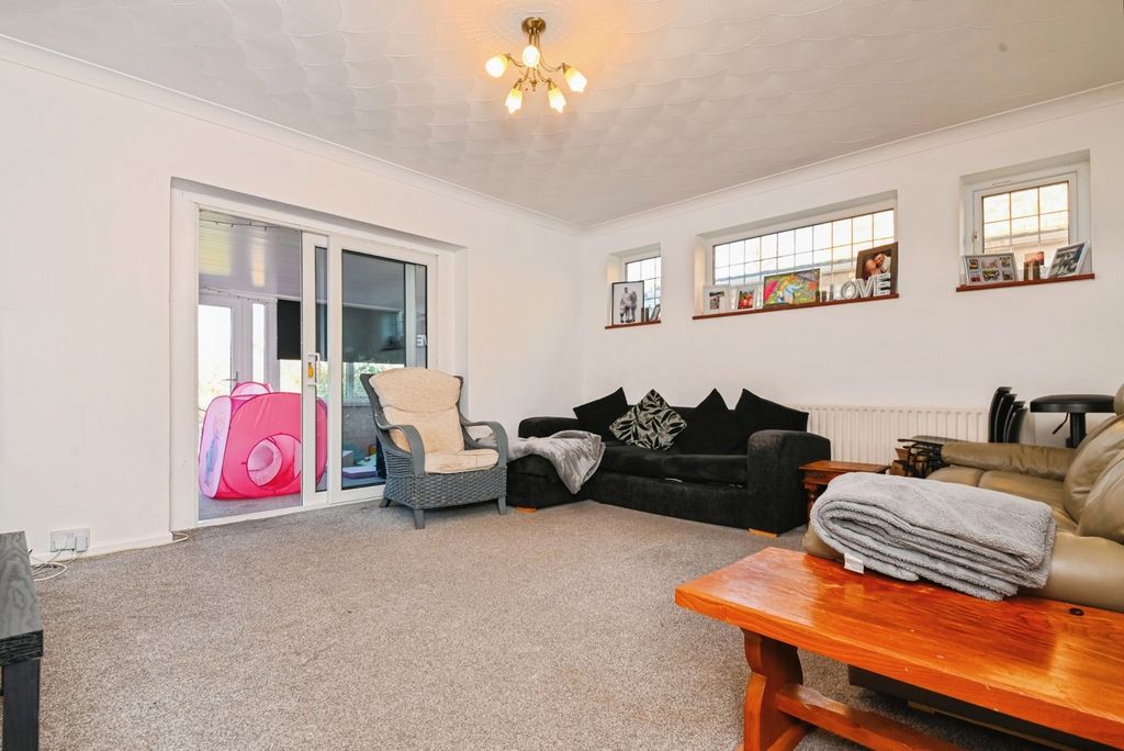 Property photo 3 of 17 Living Room