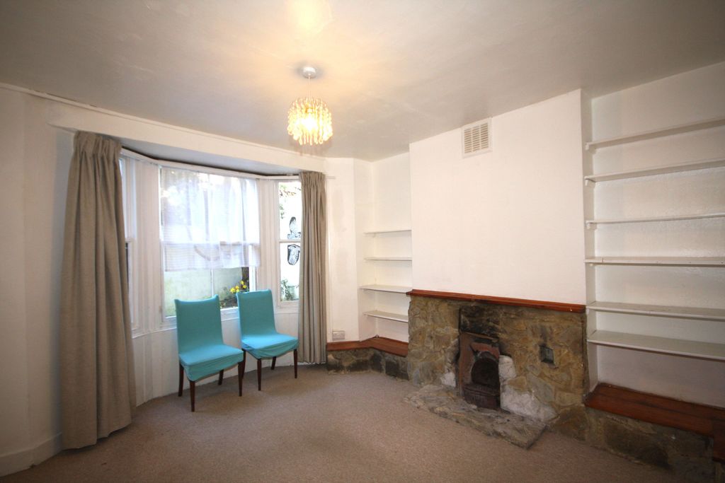 Property photo 1 of 11 Lounge