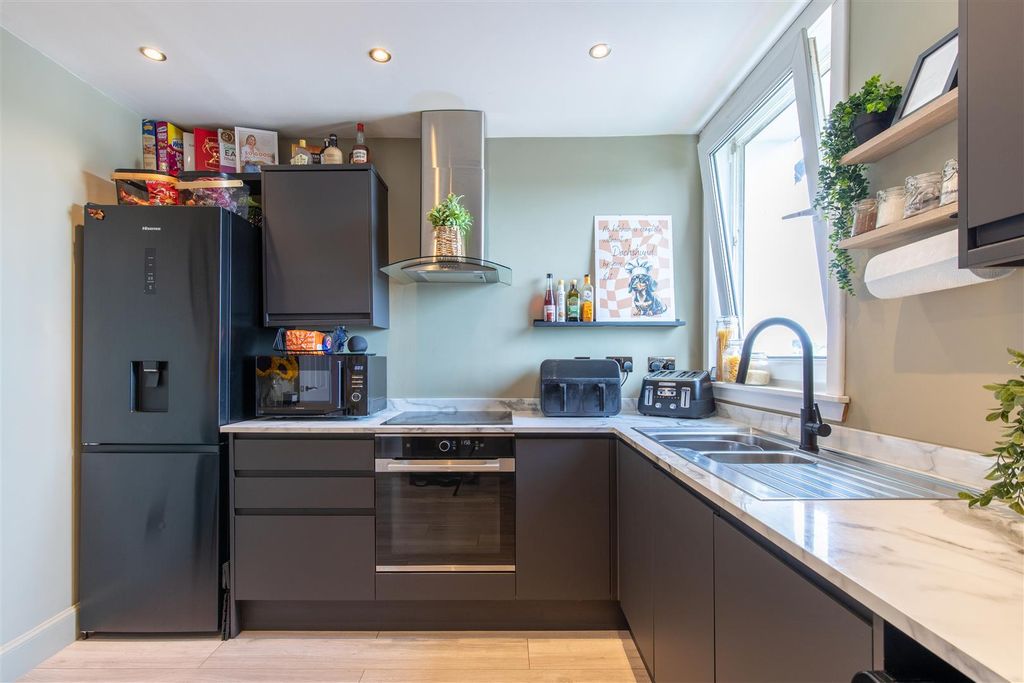 Property photo 2 of 21 7B Cromlix Road Perth-18.Jpg