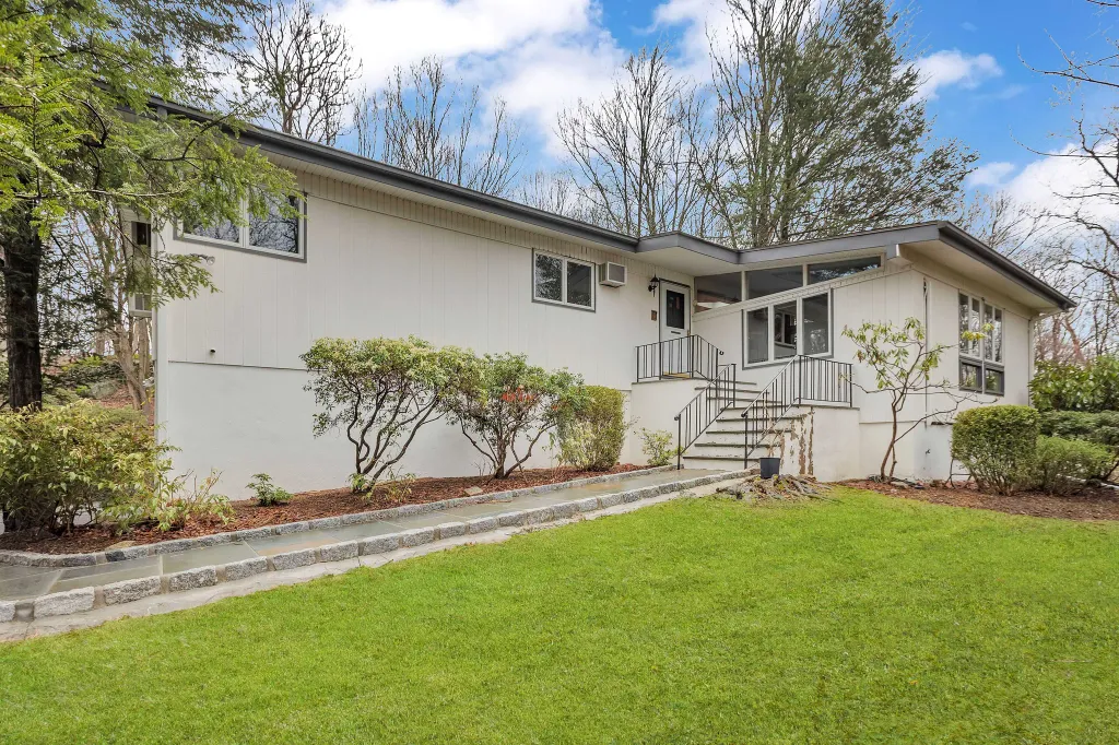 Property photo 1 of 29