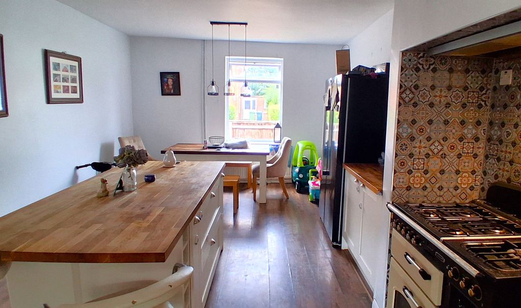 Property photo 1 of 5
