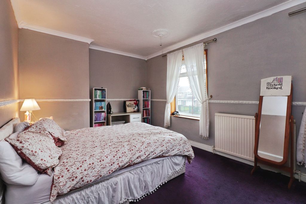 Property photo 2 of 16 Bedroom 1