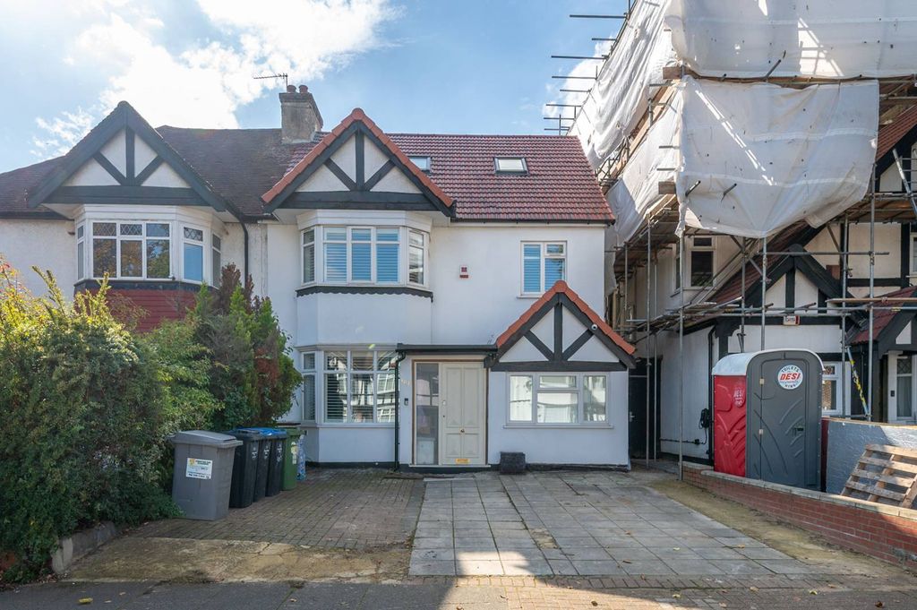 Property photo 2 of 19