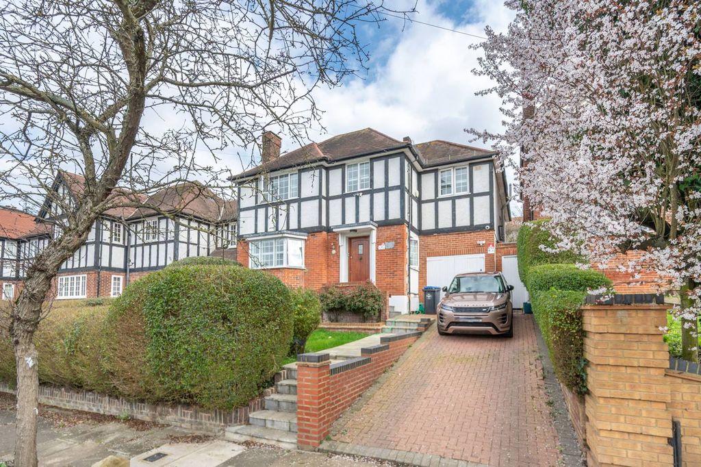 Property photo 3 of 33