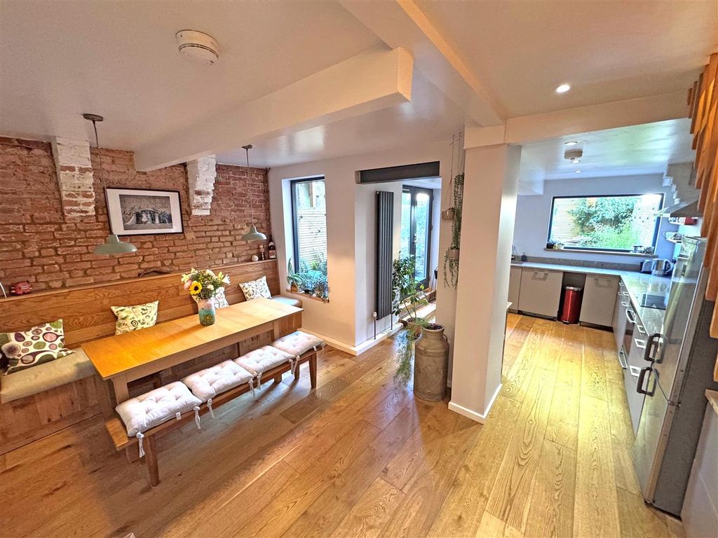 Property photo 3 of 27 6E.Jpg