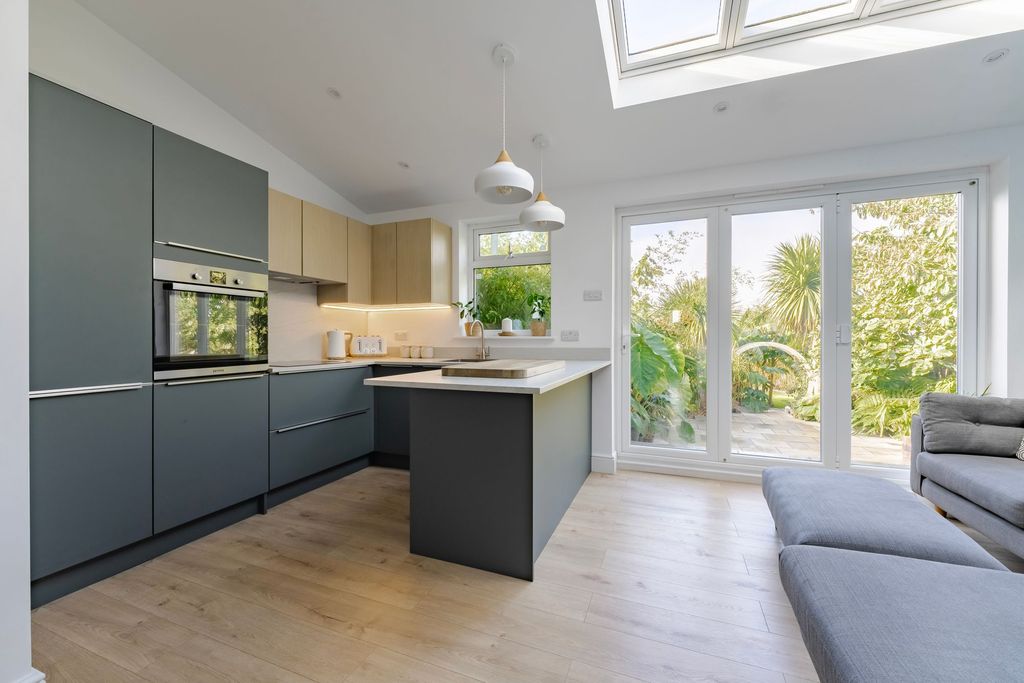 Property photo 2 of 21