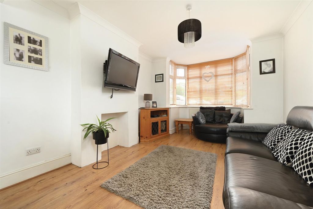 Property photo 1 of 22 97 Fairway, Bn41 (1).Jpg