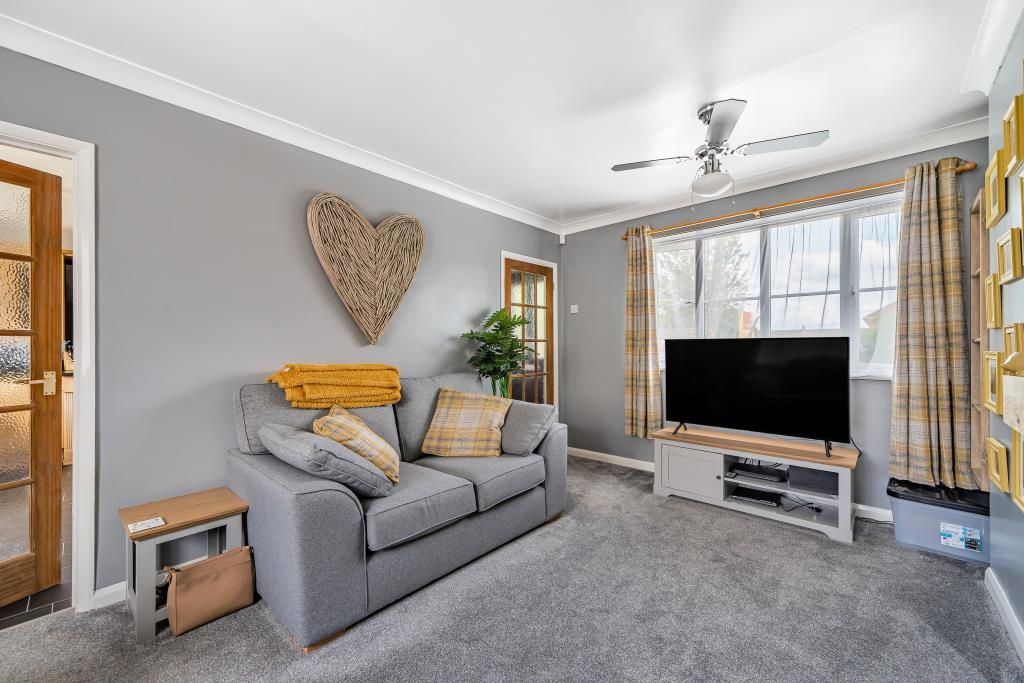 Property photo 3 of 10 Lounge Area