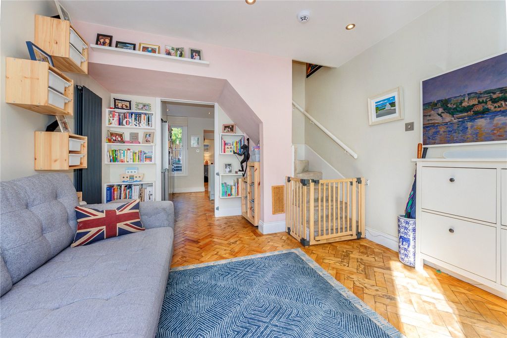 Property photo 2 of 23 Picture No. 12