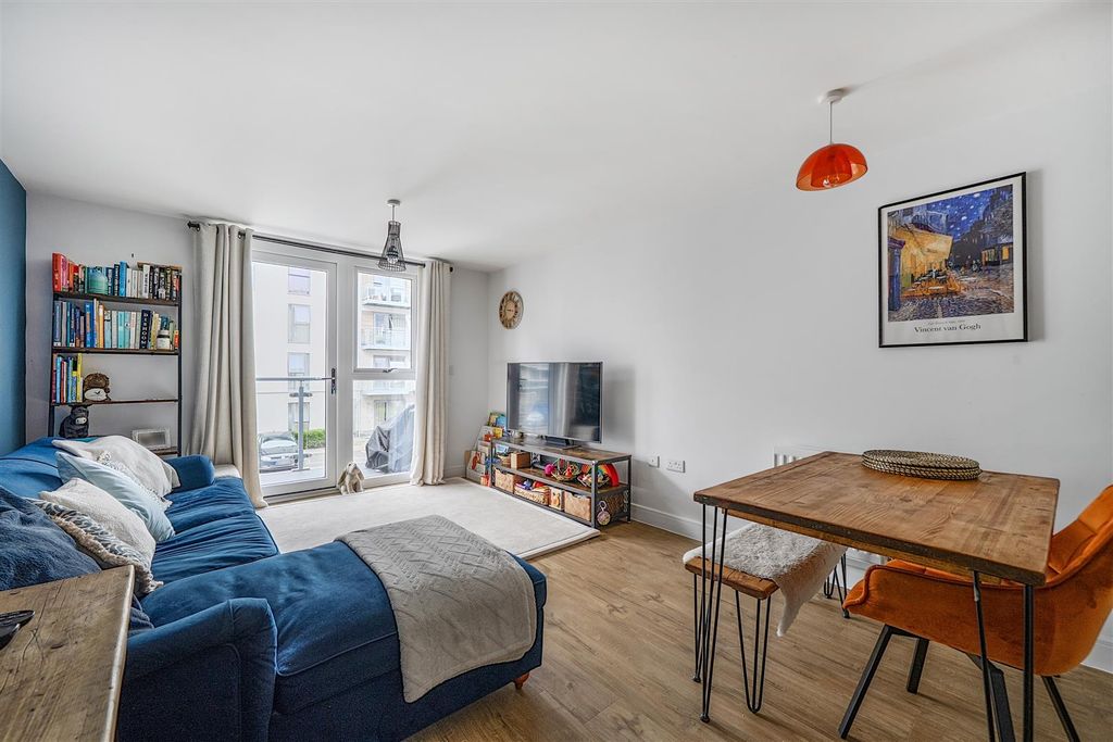 Property photo 3 of 24 Open Plan
