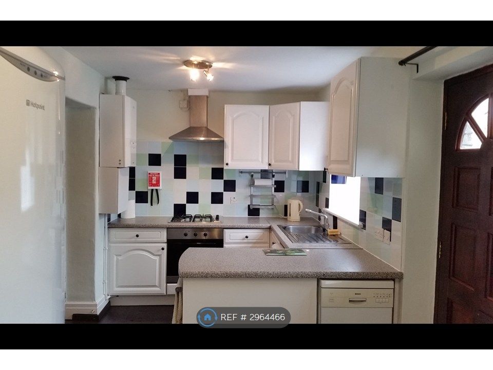 Property photo 3 of 8 Kitchen