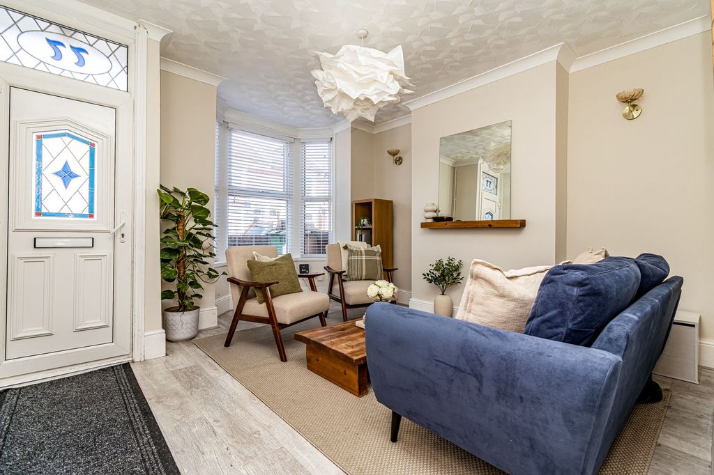 Property photo 2 of 40