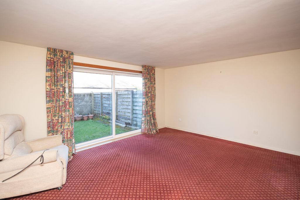 Property photo 3 of 15 Lounge