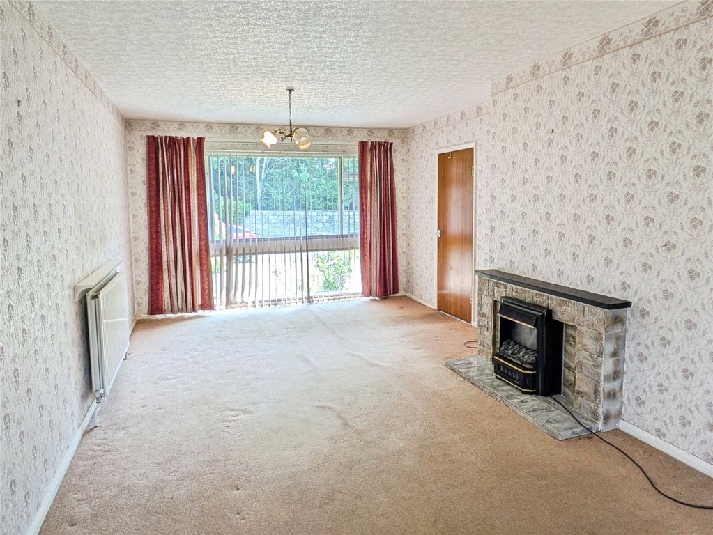 Property photo 3 of 21 Living/Dining Room