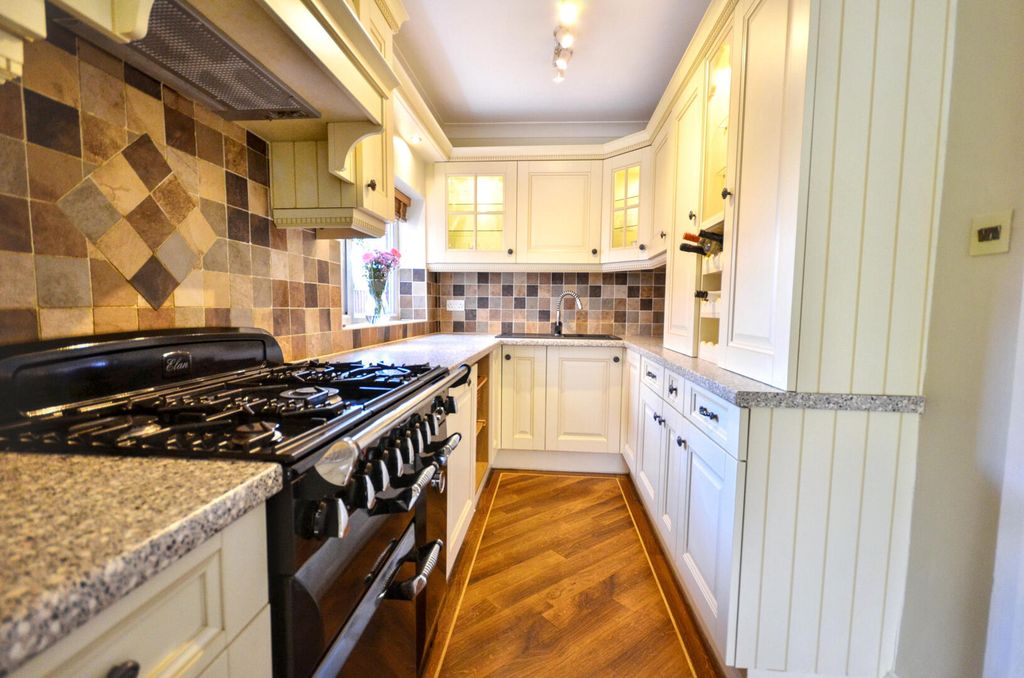 Property photo 3 of 28 Kitchen