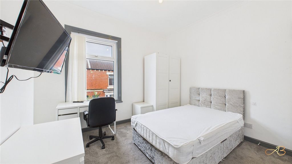 Property photo 2 of 6 Picture No. 14