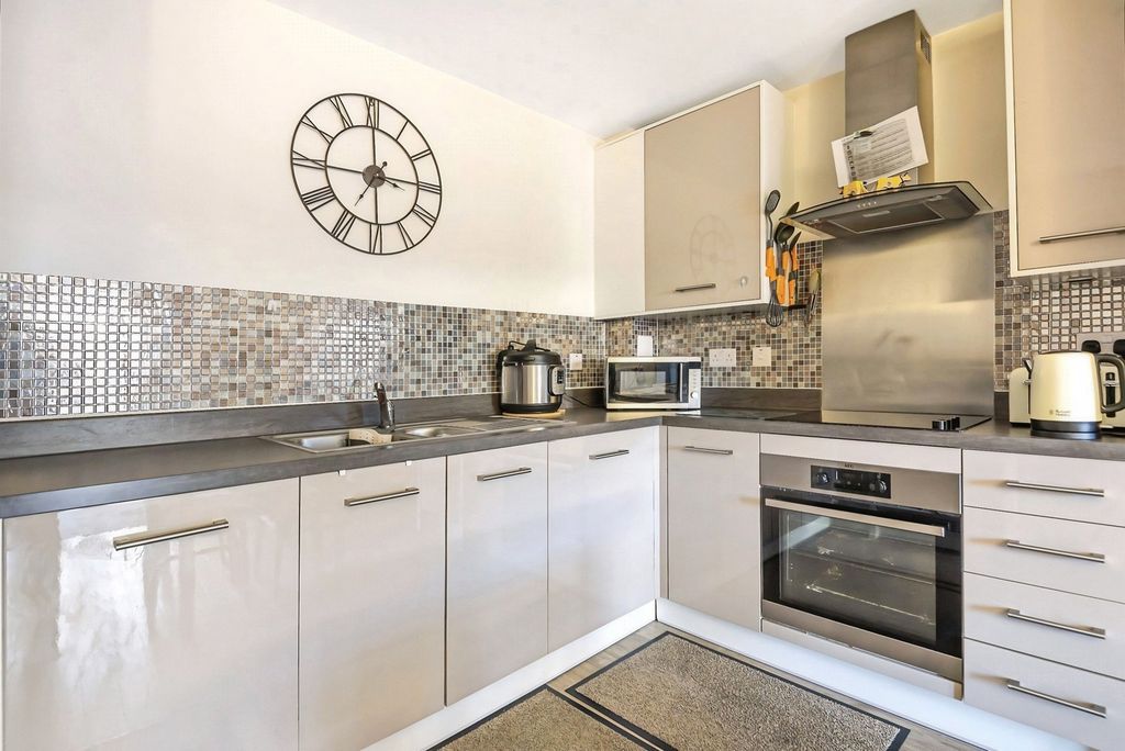 Property photo 1 of 7 Kitchen