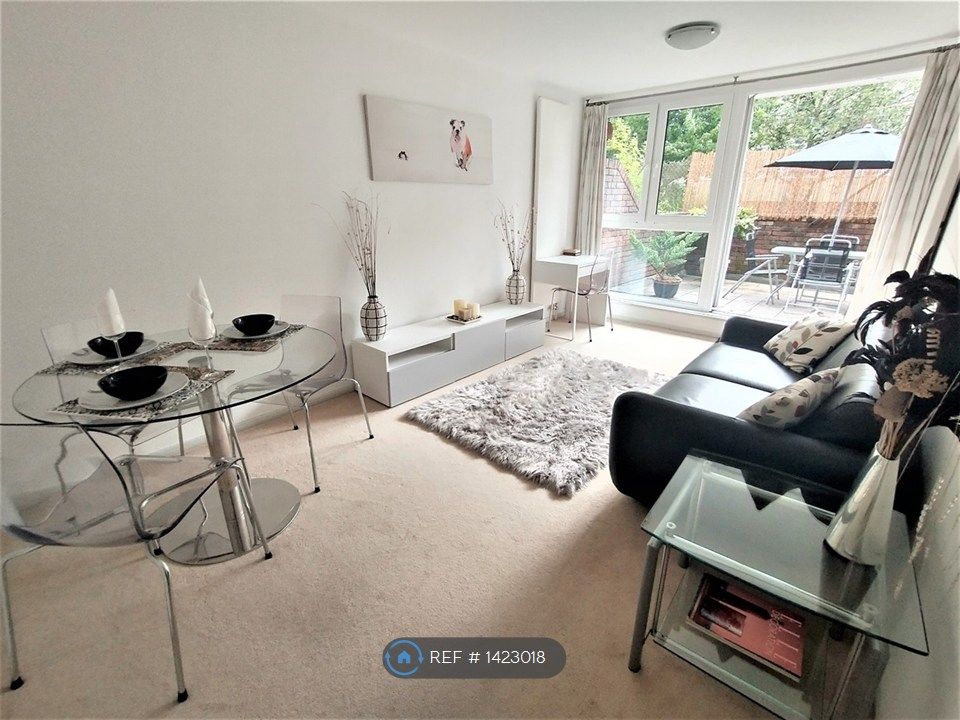 Property photo 1 of 6 Living Room