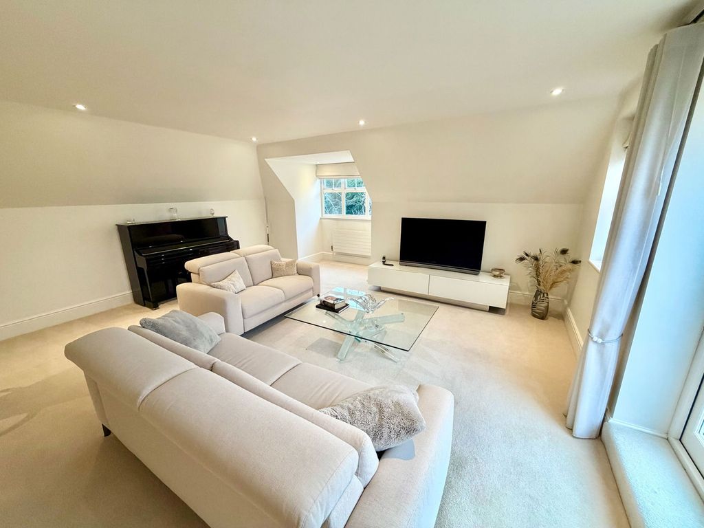 Property photo 3 of 24