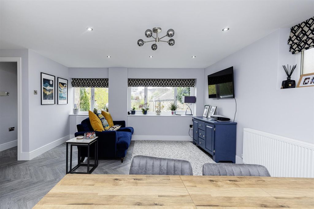 Property photo 3 of 45