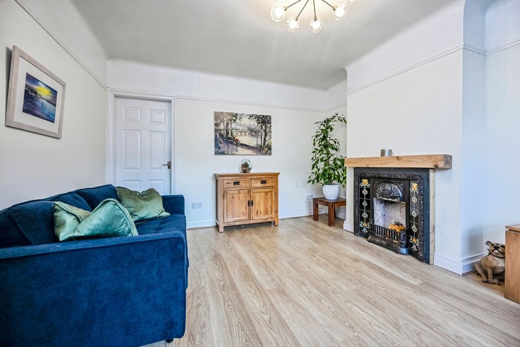 Property photo 3 of 16 Pbox-Img.Jpg