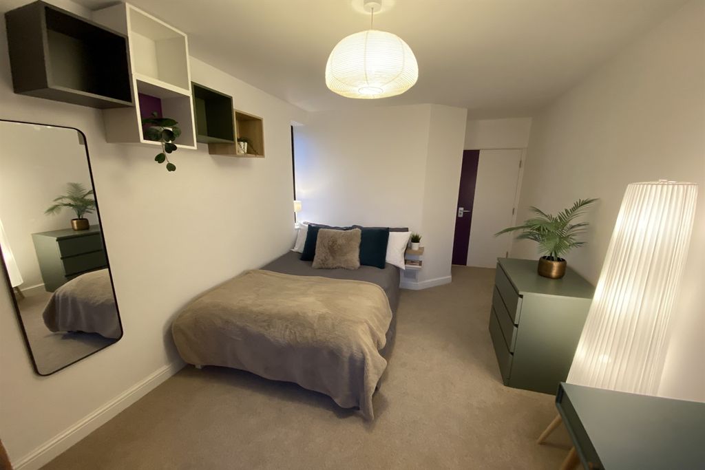 Property photo 1 of 12 (Main)