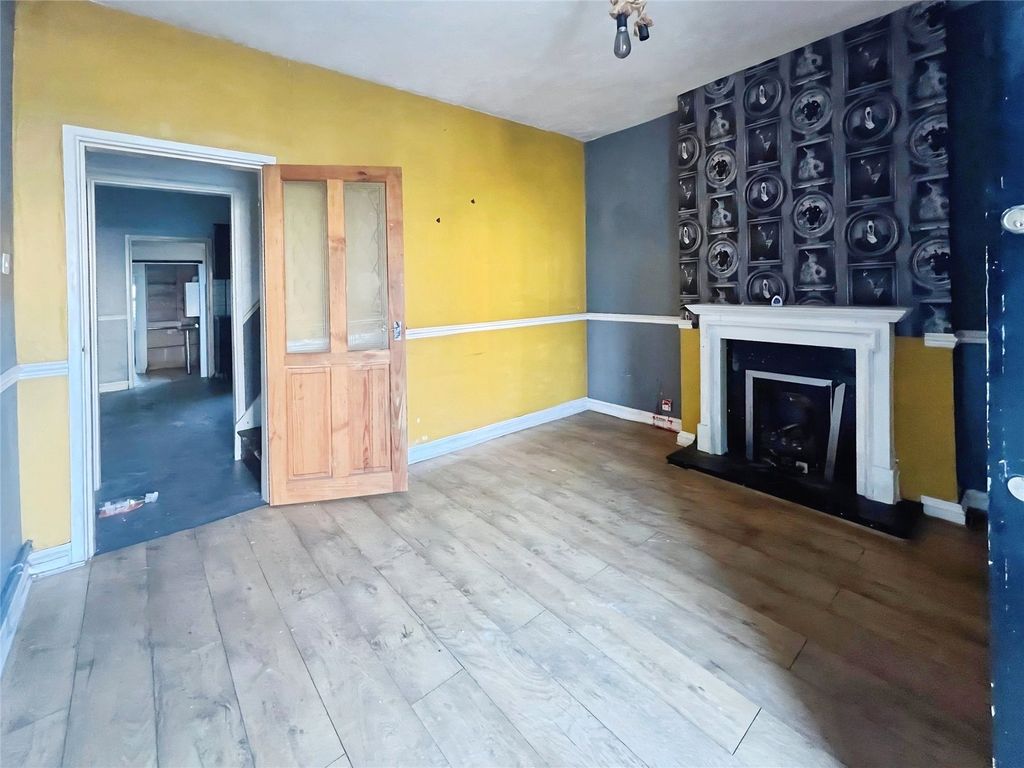 Property photo 3 of 12 Living Room