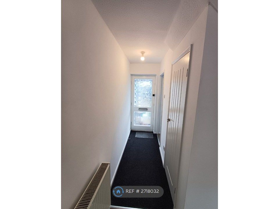 Property photo 2 of 16 Hallway