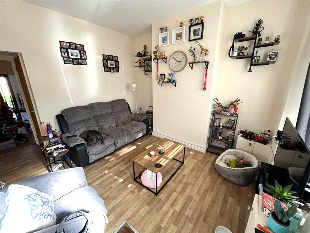 Property photo 2 of 11 5112722c-Df90-4816-Bee7-789E6E8c5A8d.Jpg