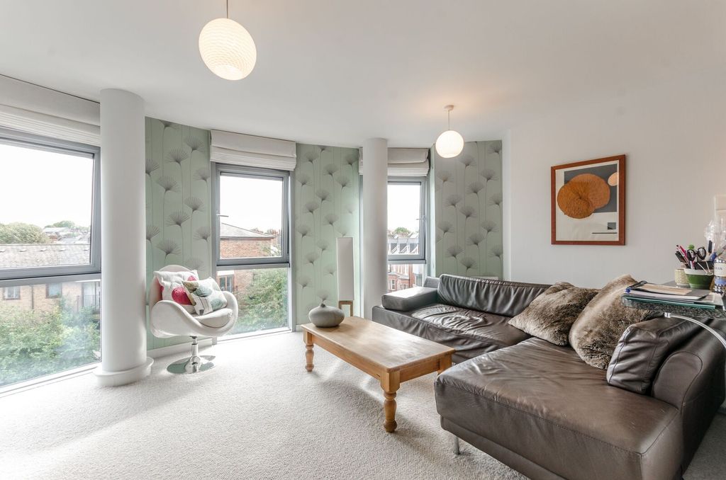 Property photo 1 of 8