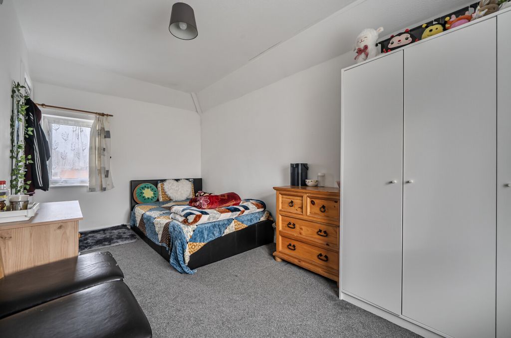 Property photo 3 of 17 1404089-1-6977766...