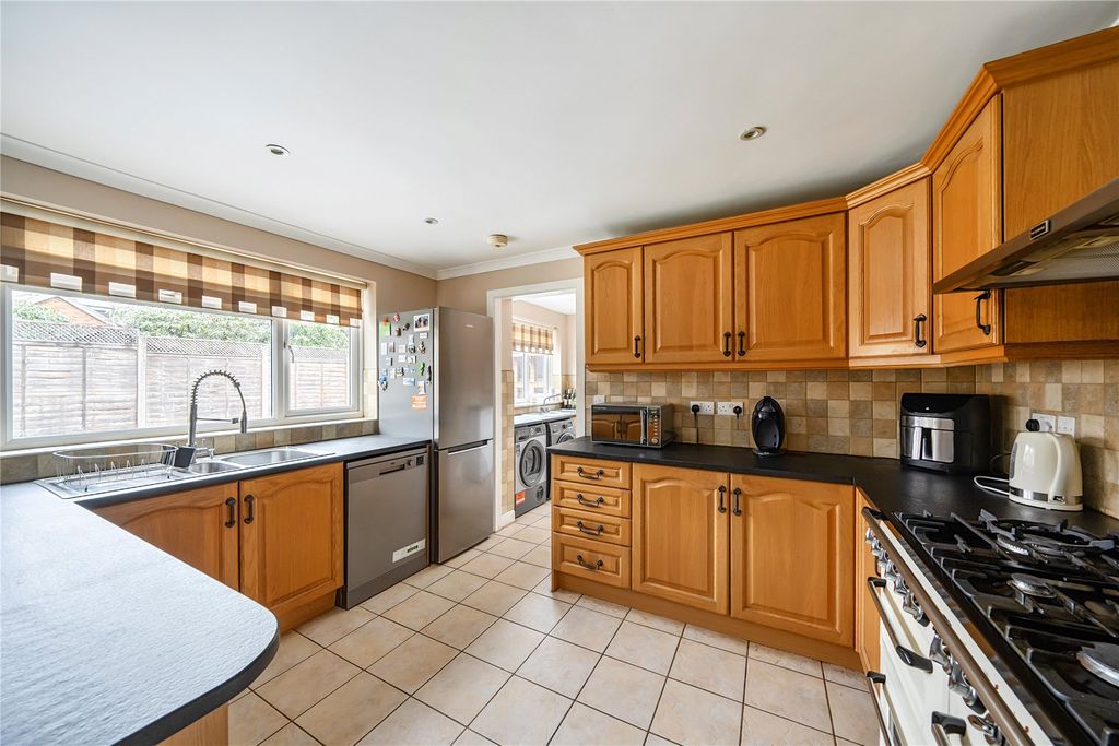Additional image 4 of 5 bed detached house for saleLightwater, Surrey GU18
