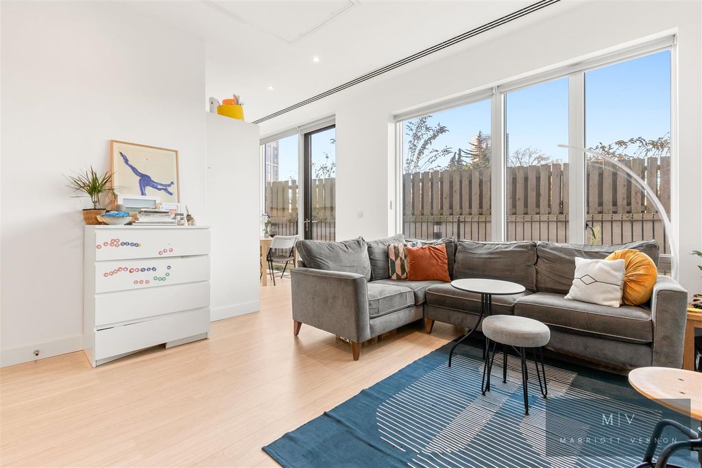 Property photo 1 of 15 Flat 4 43 Rainier Apartments MV-1.Jpg