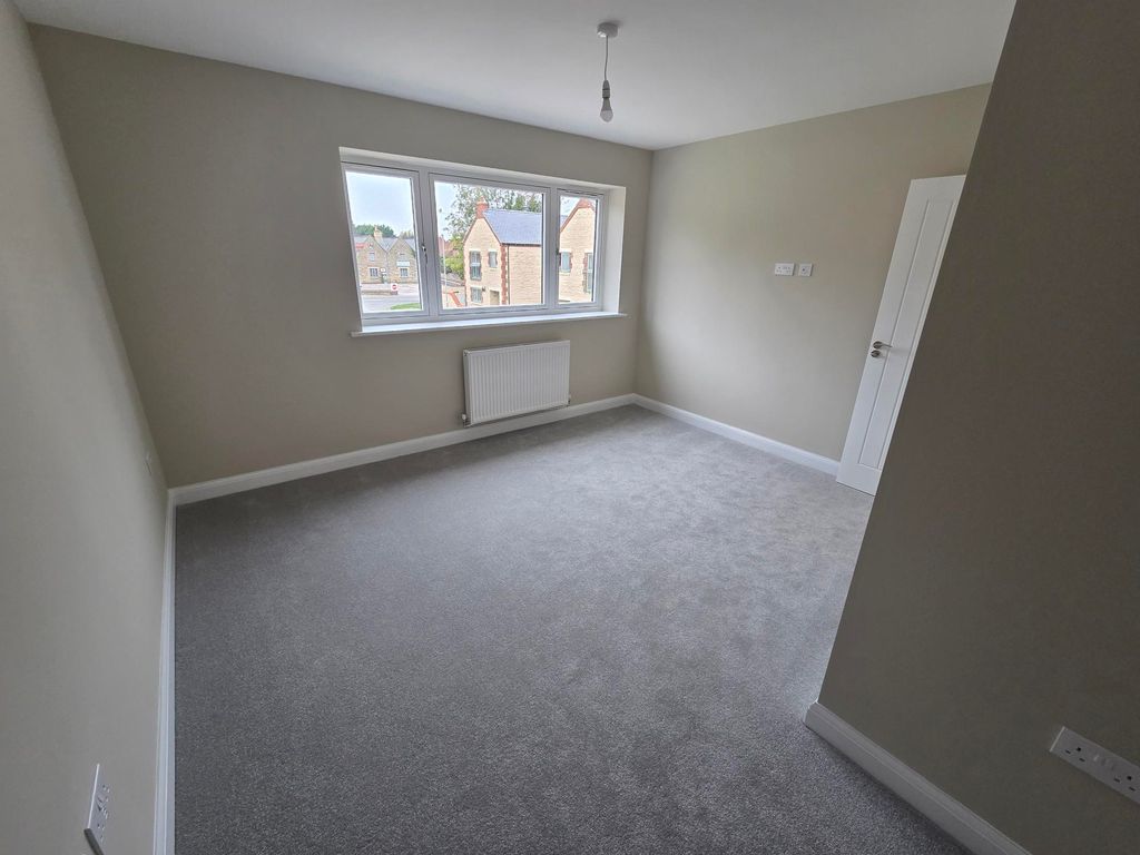 Property photo 2 of 16 Bedroom